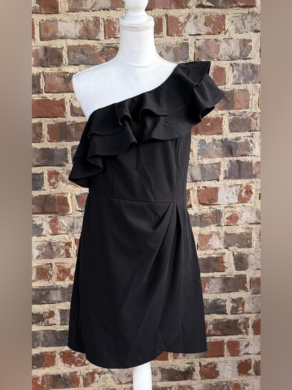 🦋 Chic One-Shoulder Ruffle Black Dress